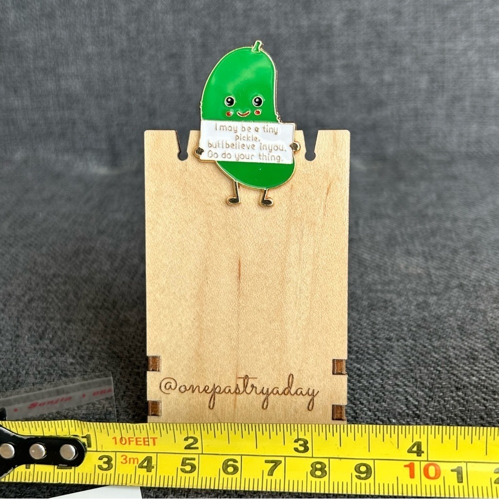 POSITIVE PICKLE Brooch Pin + Affirmation Card Set, Green, Gold - Picture 9 of 17